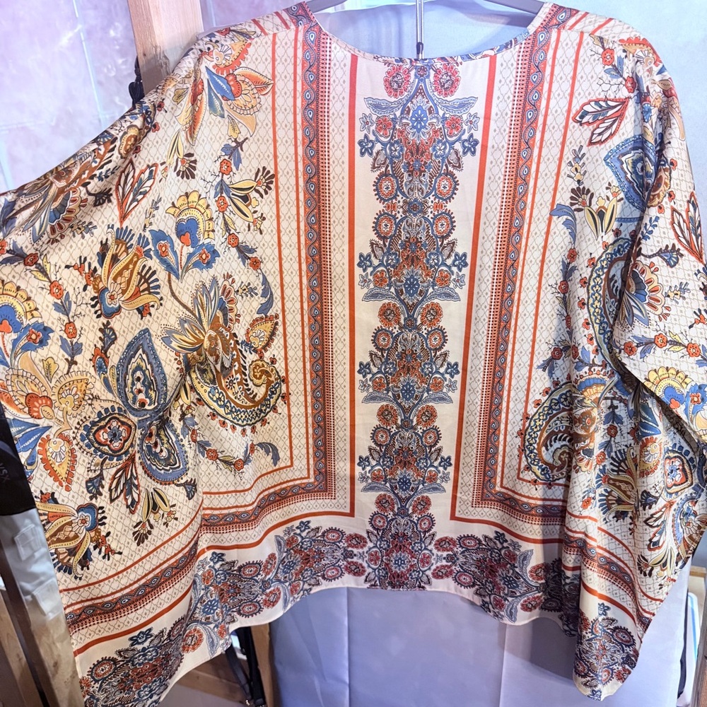 #31 Elegant Floral Patterned Blouse - Picture 3 of 4